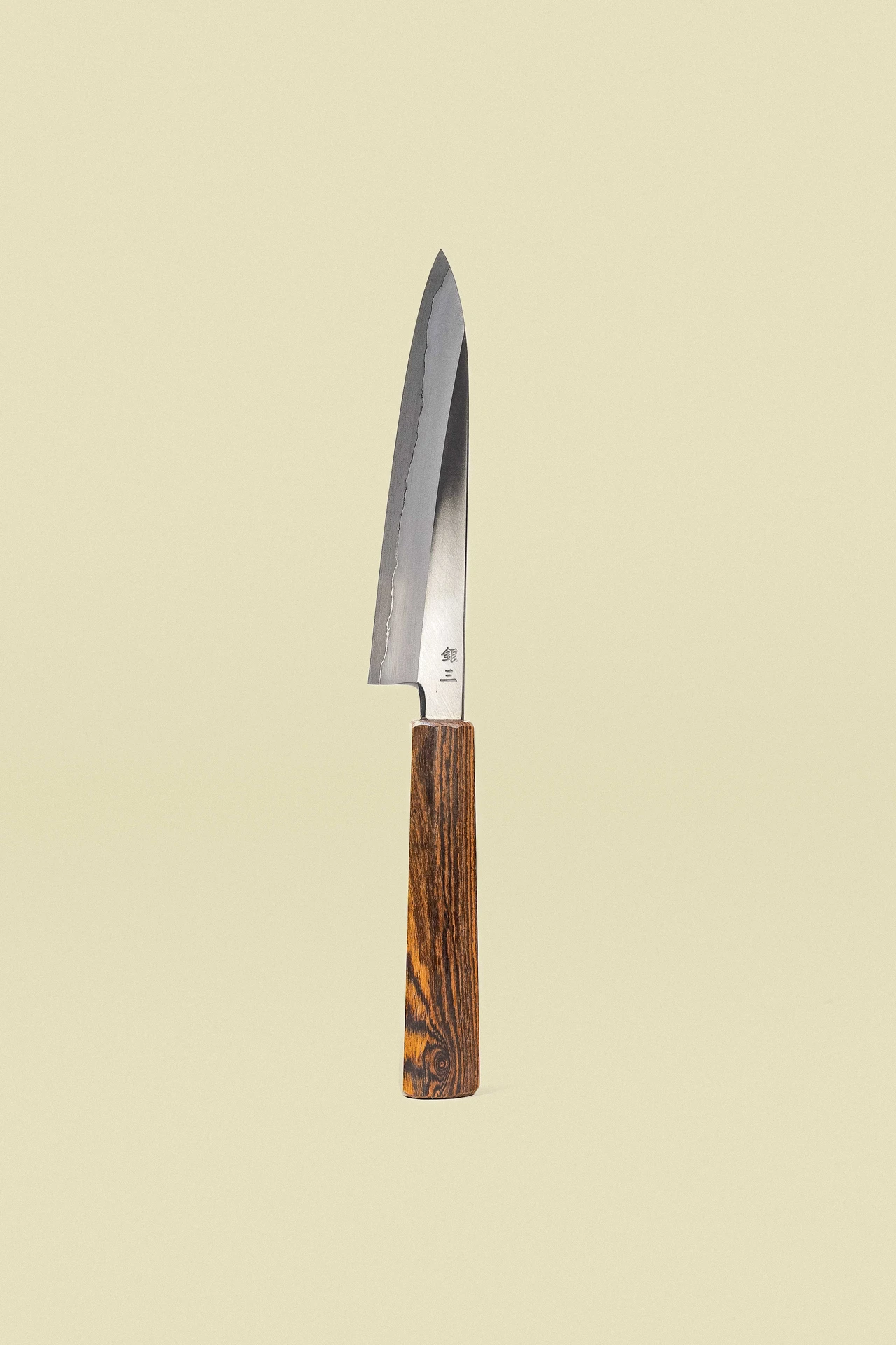 Couteau Petty 150 mm de la collection Ginsan, lame verticale avec le tranchant à gauche