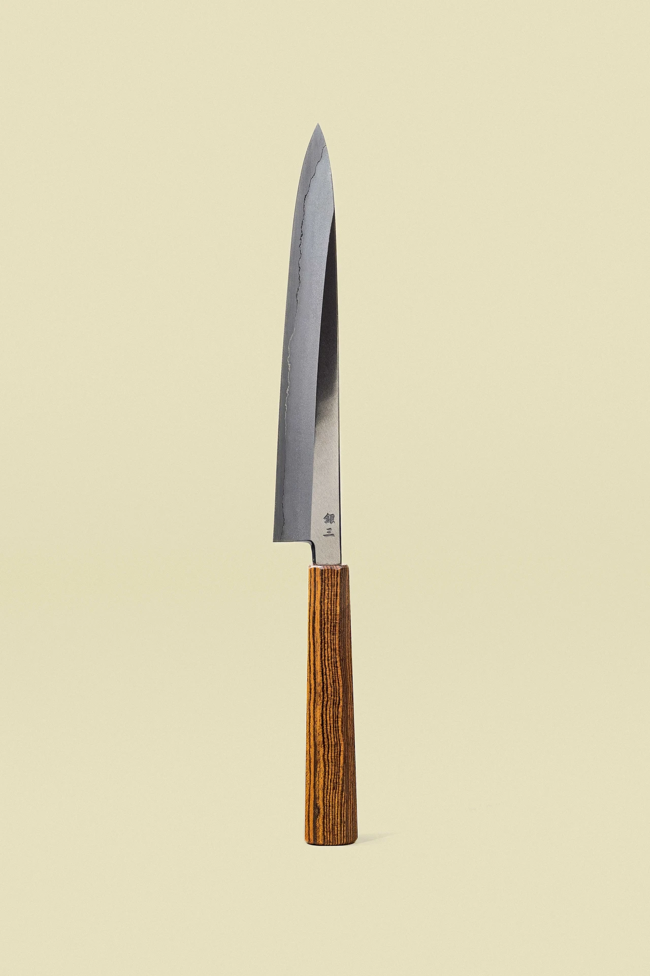 Couteau Sujihiki 210 mm de la collection Ginsan, lame verticale avec le tranchant à gauche
