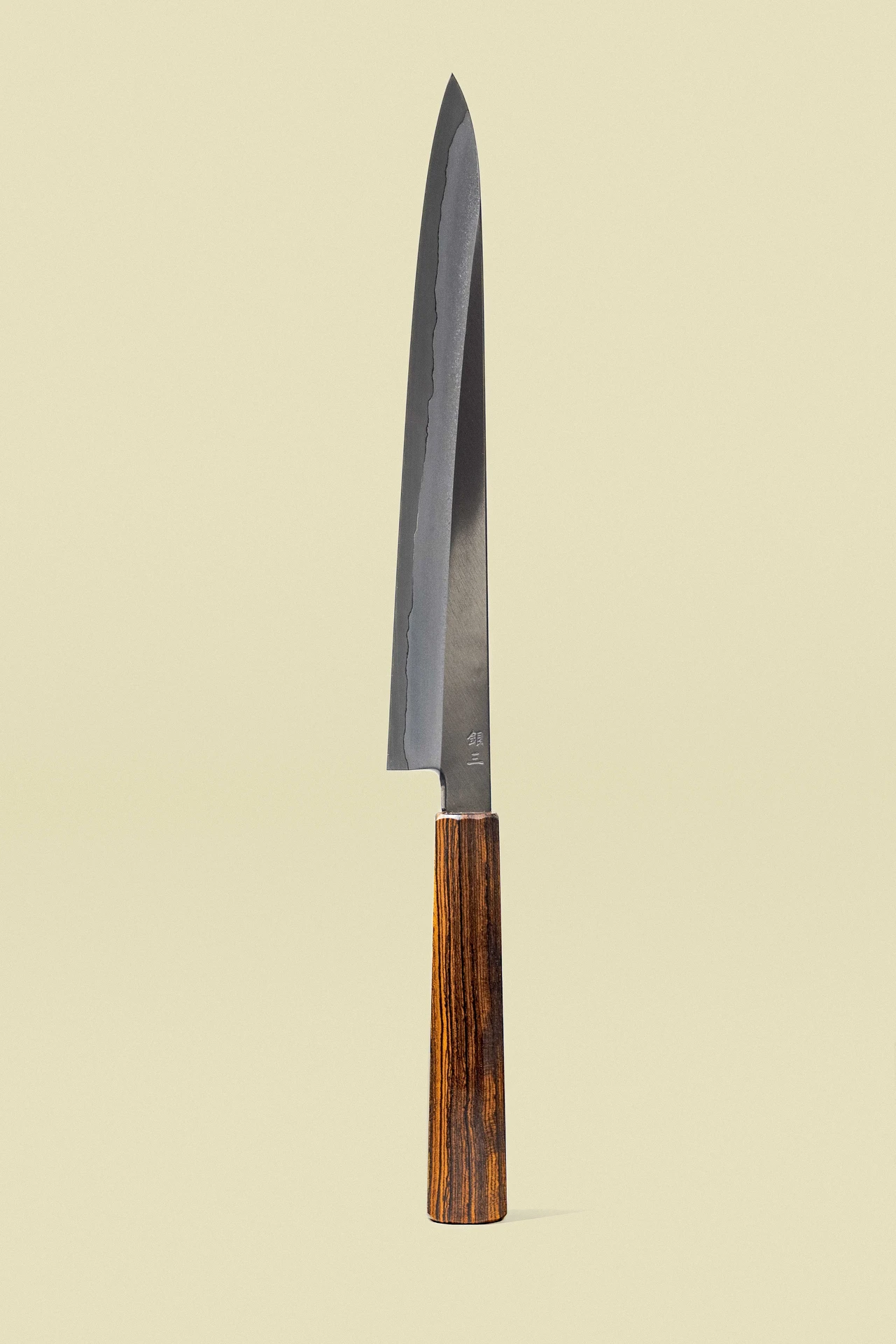 Couteau Sujihiki 240 mm de la collection Ginsan, lame verticale avec le tranchant à gauche