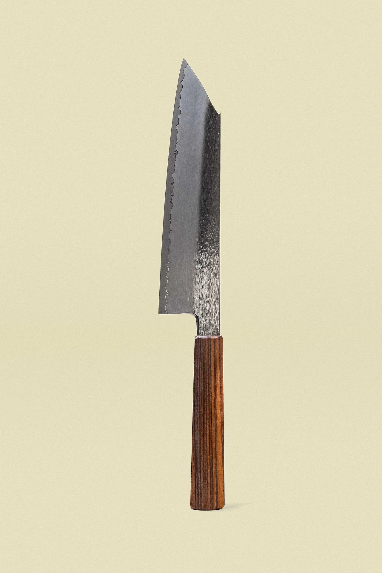 Couteau Gyuto 210 mm de la collection Kiritsuke, lame verticale avec le tranchant à gauche