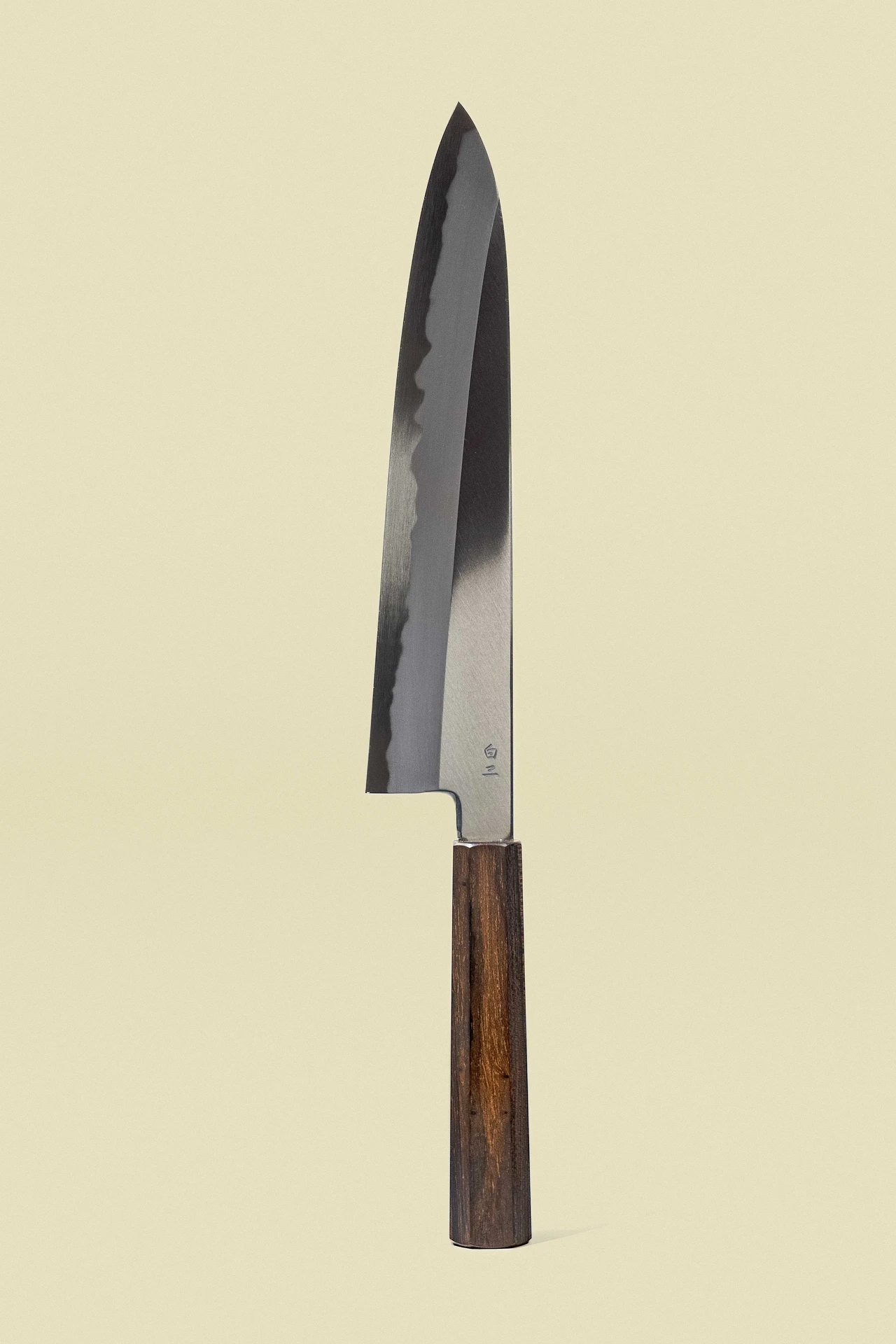 Couteau Gyuto 240 mm de la collection Shiro, lame verticale avec le tranchant à gauche