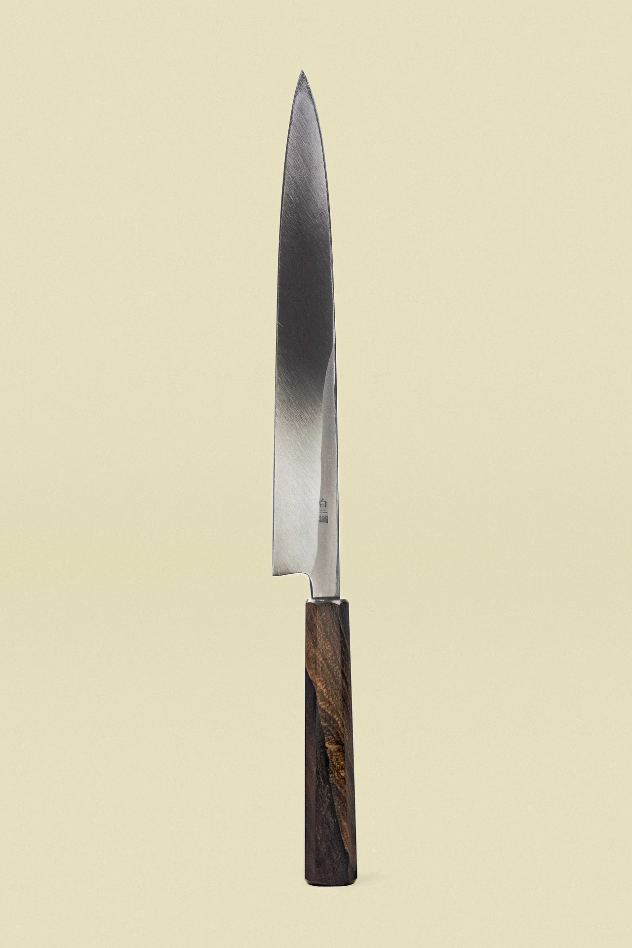 Couteau Yanagiba 240 mm de la collection Shiro, lame verticale avec le tranchant à gauche