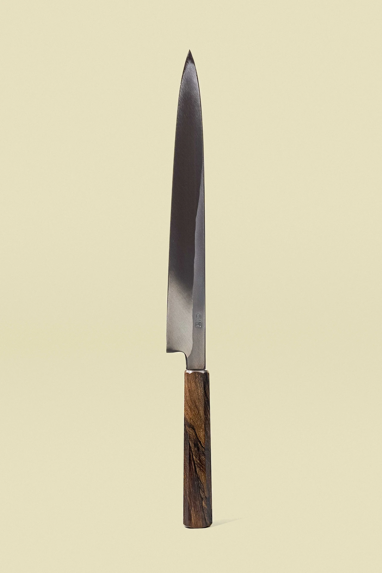 Couteau Yanagiba 270 mm de la collection Shiro, lame verticale avec le tranchant à gauche